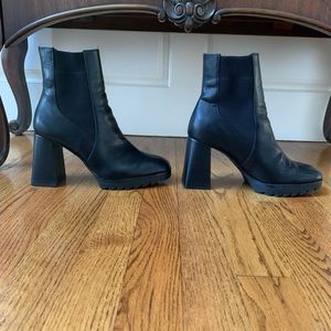 Stradivarius flare-heeled Chelsea boots!